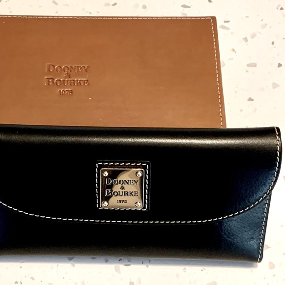 Dooney & Bourke Pebble Continental Clutch Wallet